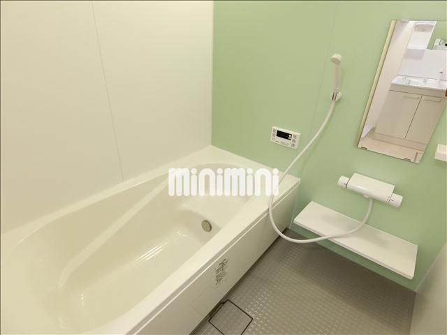 バス・シャワールーム　足を延ばして入れる１坪浴室です。