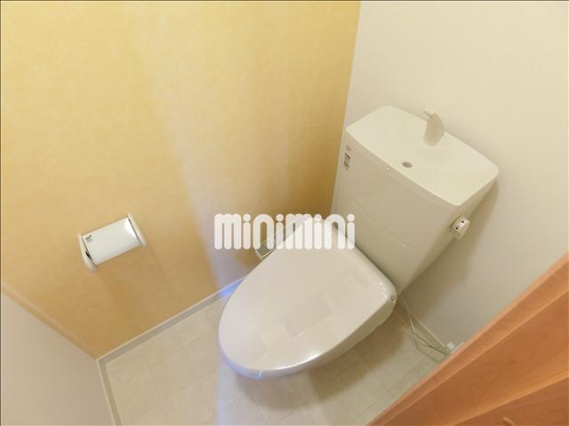 トイレ　温水洗浄便座付きのトイレです。