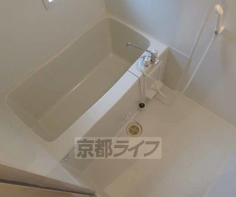 バス・シャワールーム　湯船が広いので、ゆったり浸かれそうです！