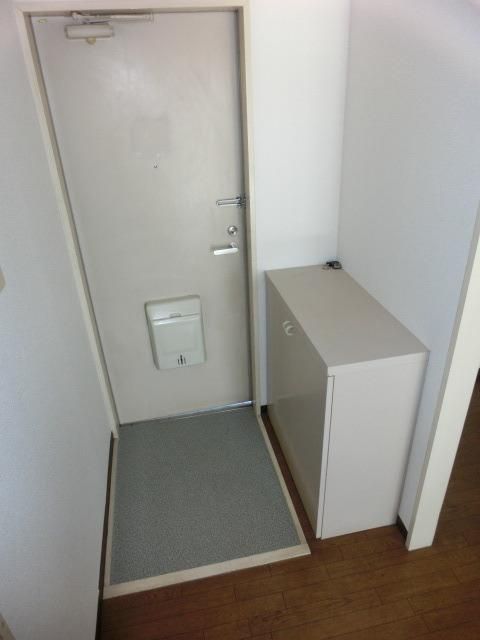 玄関　玄関下駄箱あり
