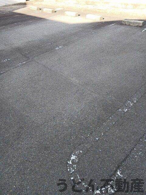 駐車場　うどん県のお部屋探しはうどん不動産へ うどんちゃんとLINE