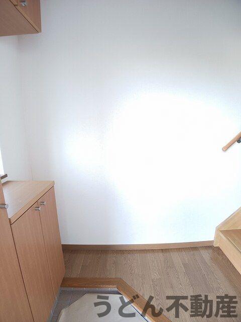 玄関　うどん県のお部屋探しはうどん不動産へ うどんちゃんとLINE