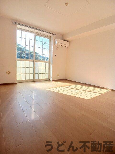 居室・リビング　うどん県のお部屋探しはうどん不動産へ うどんちゃんとLINE