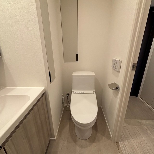 トイレ　※写真は同タイプ住戸です。