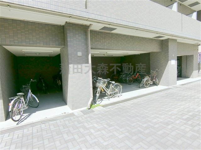 その他共有部分　屋根付きの無料駐輪場　物件によっては月額500円 1.000