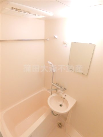 バス・シャワールーム　浴室乾燥機付きのバスルーム