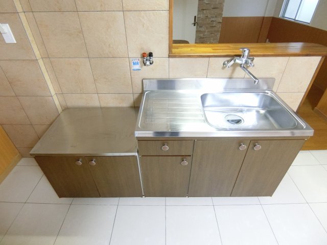 キッチン　同マンション別部屋写真