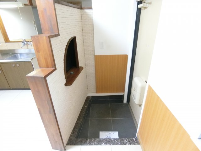玄関　同マンション別部屋写真