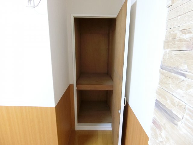 収納　同マンション別部屋写真