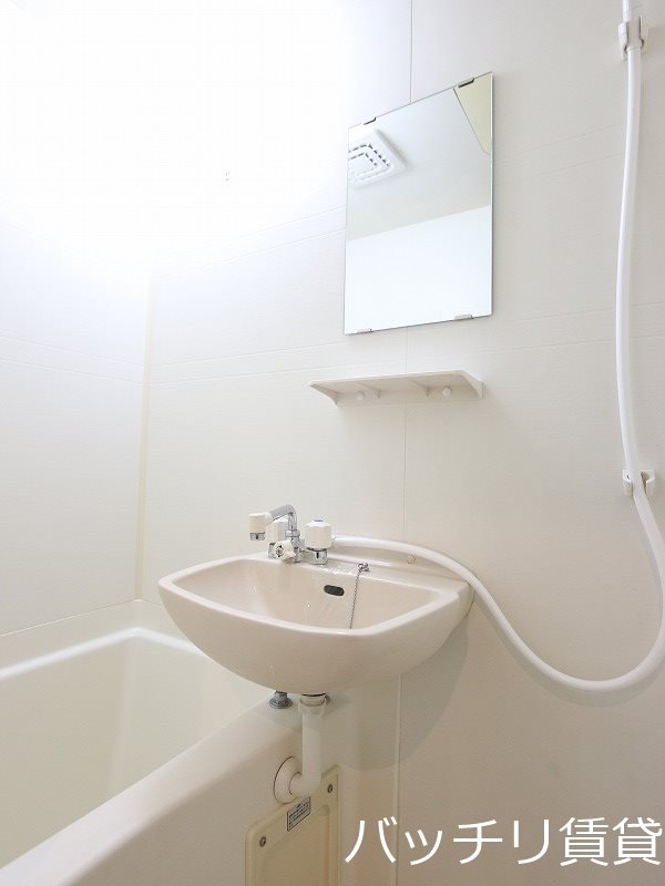 洗面設備　同型タイプの為、現状を優先致します。