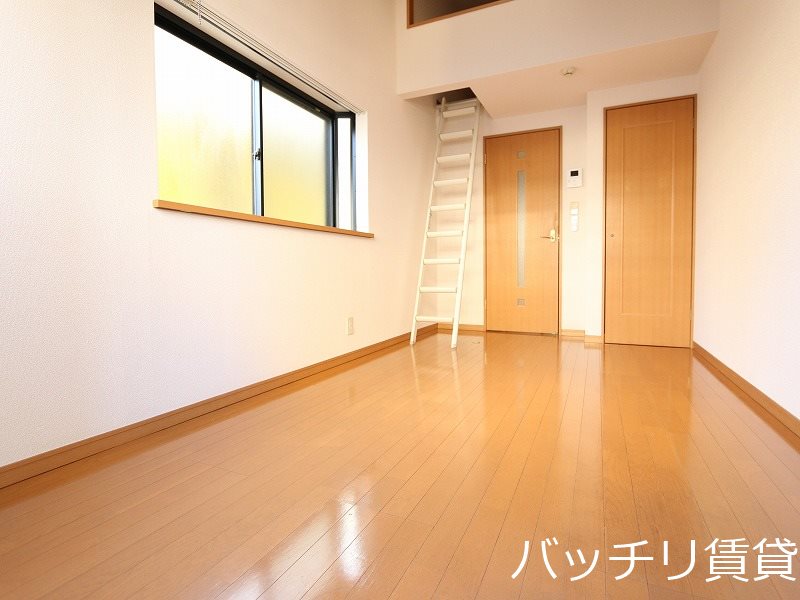 居室・リビング　同型タイプの為、現状を優先致します。