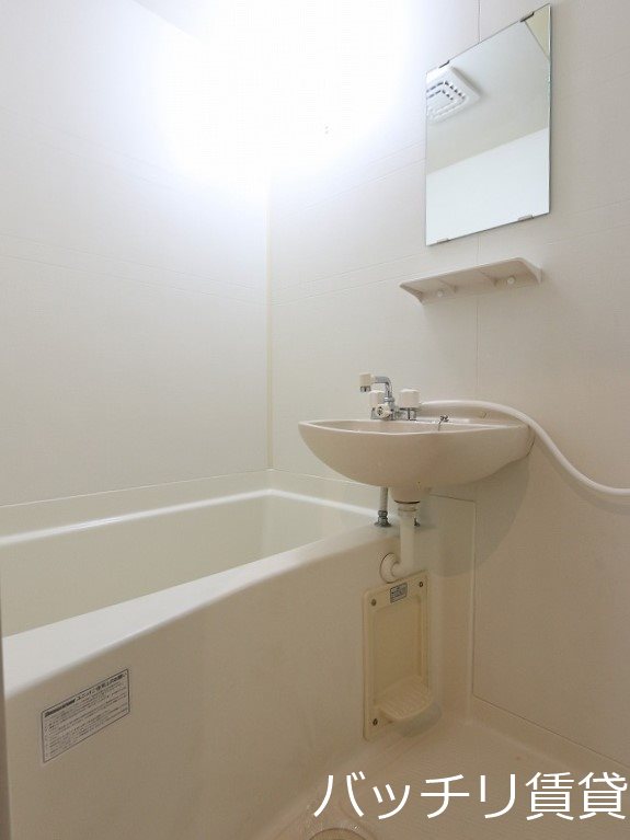 バス・シャワールーム　同型タイプの為、現状を優先致します。