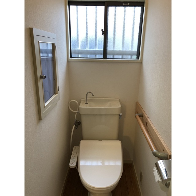 トイレ　温水洗浄便座有り