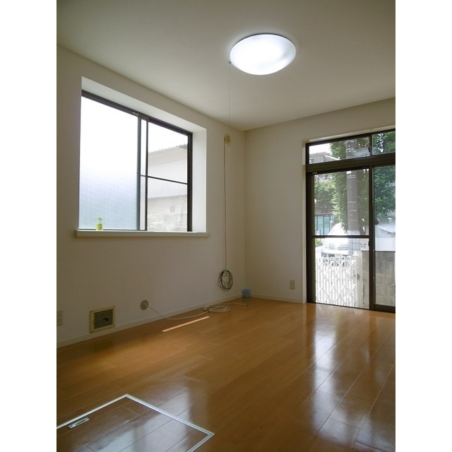 居室・リビング　２面採光明るいダイニング