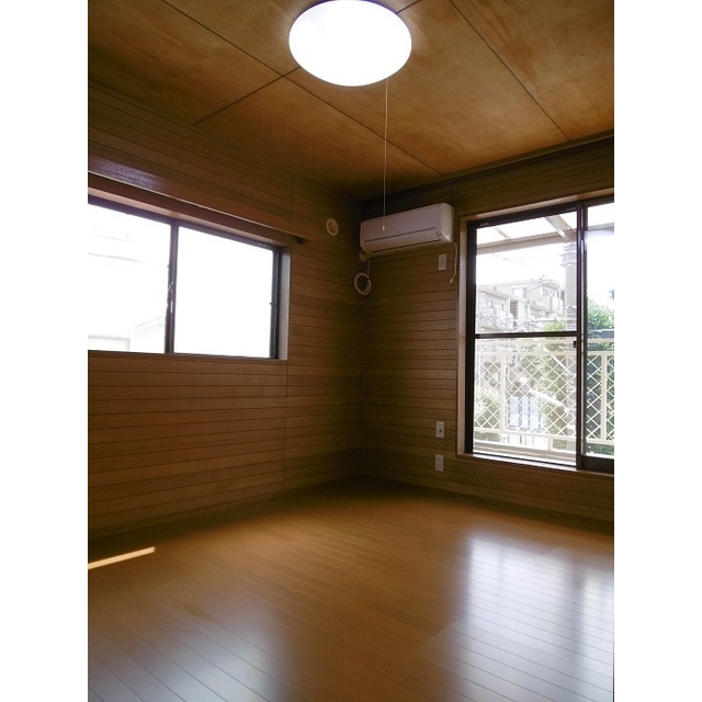 その他　２階洋室（バルコニーあります）