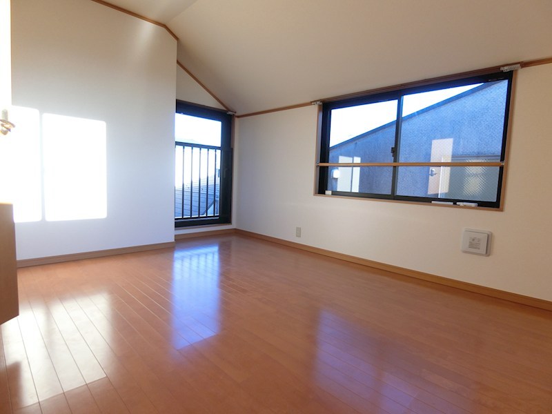 居室・リビング　別号室の写真参照