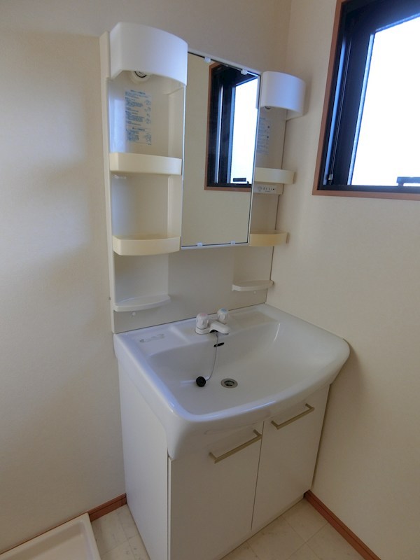 洗面設備　別号室の写真参照