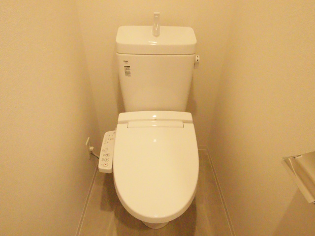 トイレ　※別室の参考写真の為、現況優先です。