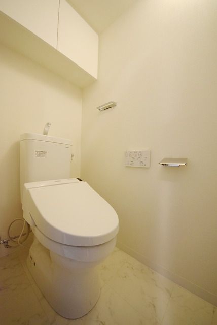 トイレ　温水洗浄暖房便座