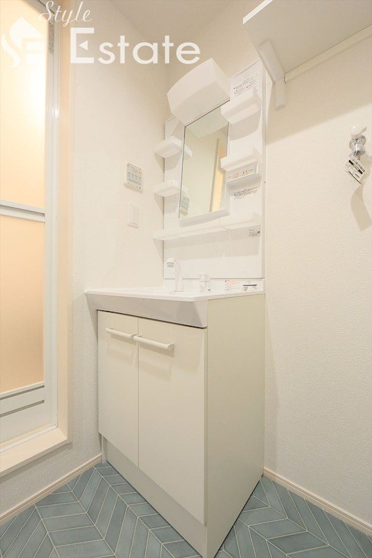 洗面設備　同仕様内装