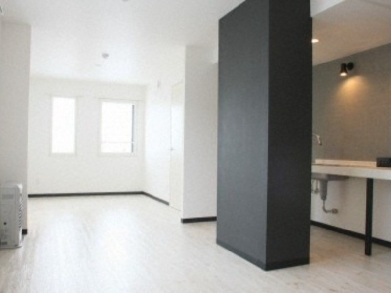 居室・リビング　退去予定につき反転タイプの画像です。