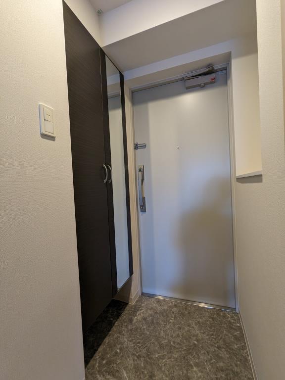 玄関　※反転タイプの写真を使用しています。