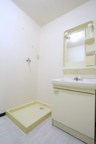洗面設備　同物件の参考写真です。