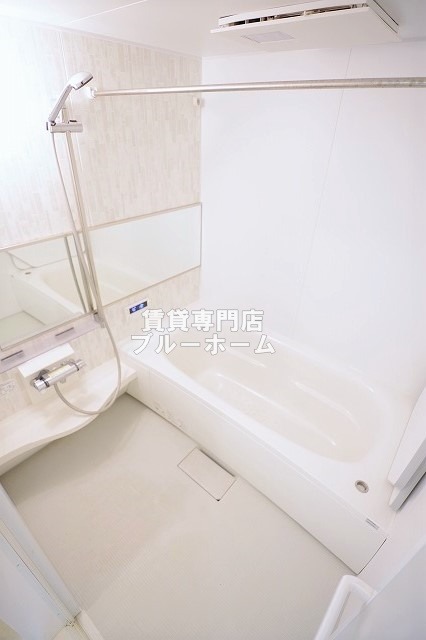 バス・シャワールーム　浴室乾燥機や追い焚き機能のお風呂！