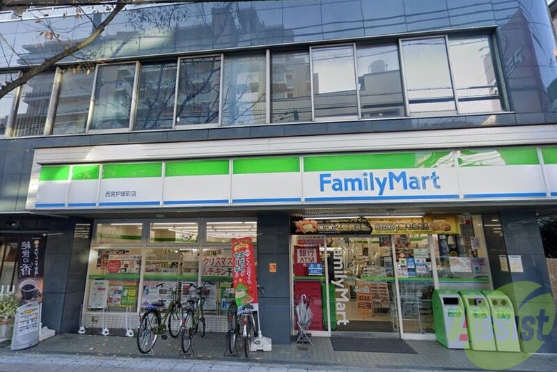 コンビニ　ファミリーマート西宮櫨塚町店（コンビニ）まで28m