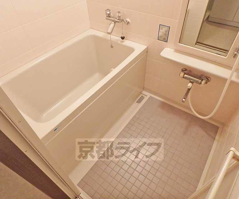 バス・シャワールーム　ゆったりできるバスルームです