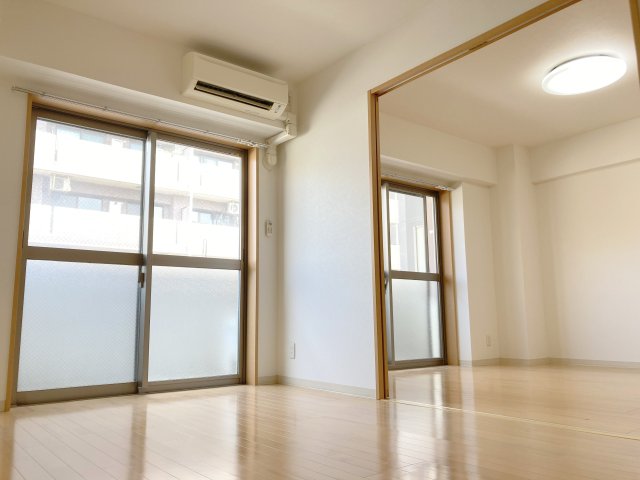 居室・リビング　カトルセゾン