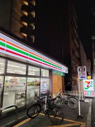 コンビニ　セブンイレブン大阪上汐3丁目店（コンビニ）まで62m