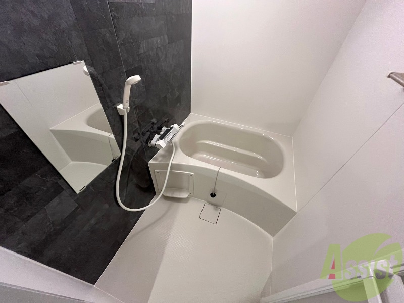 バス・シャワールーム　お風呂になります。一日の疲れを癒してくださいね。