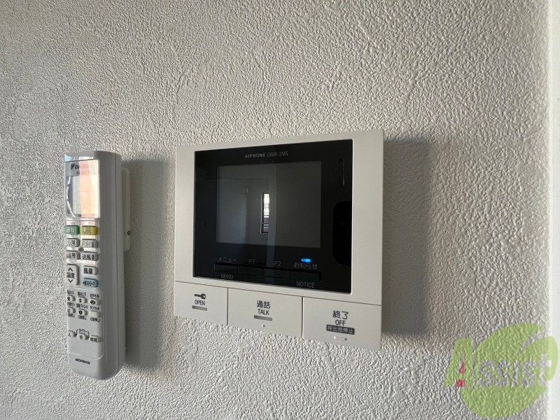 セキュリティ　モニタ付インターホンです。セキュリティ面も安心ですね！