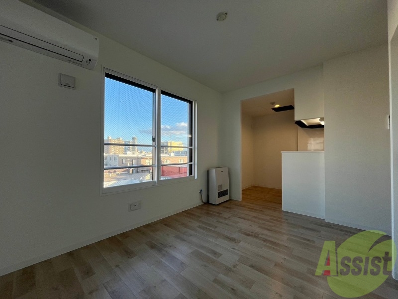 居室・リビング　広々としたリビングですね。使い勝手がよさそうですね！