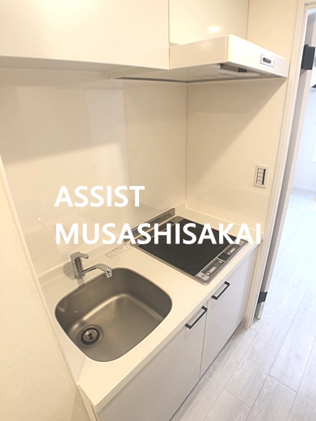 キッチン　写真：設備同仕様の別物件です