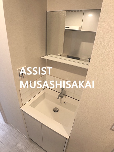 洗面設備　写真：設備同仕様の別物件です