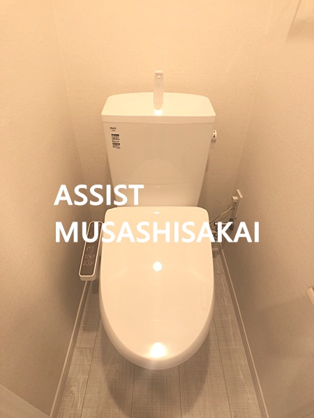 トイレ　写真：設備同仕様の別物件です