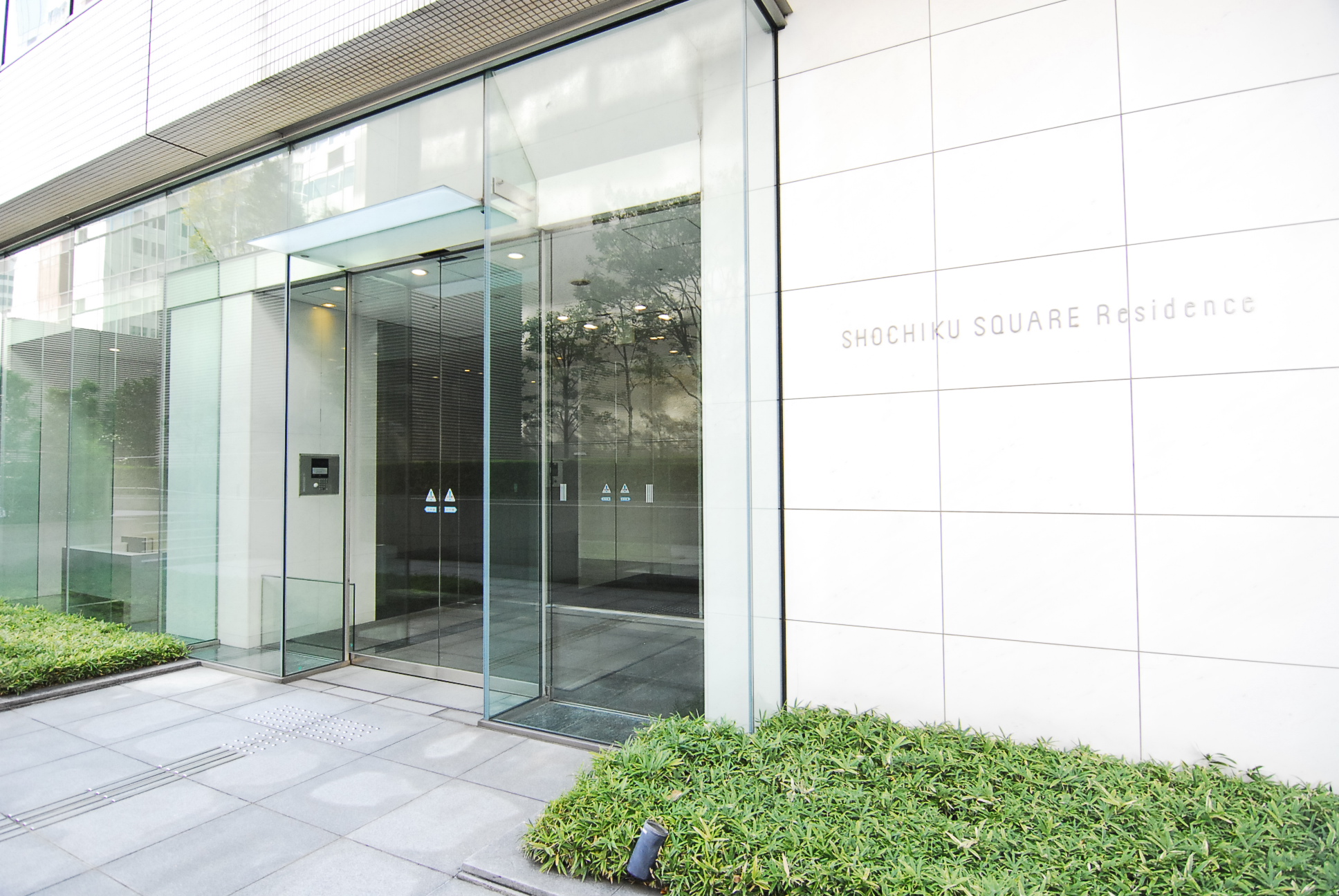 エントランス　エントランス