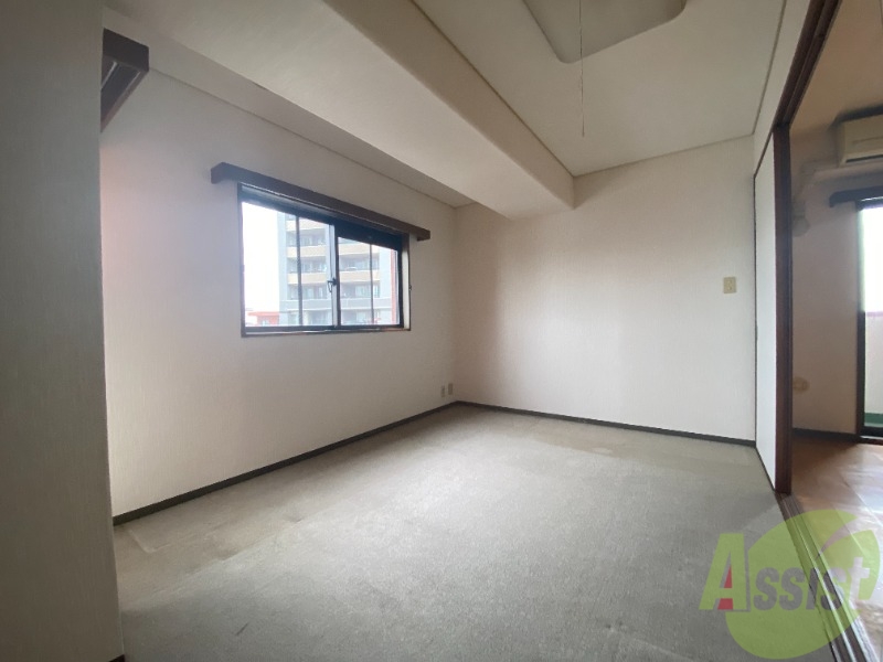 その他部屋・スペース　６．８帖の洋室。寝室としても良さそうです。