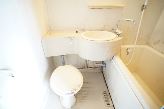 バス・シャワールーム　お掃除ラクラクの洗面台付き３点ユニットです☆