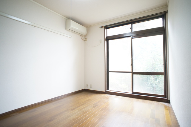 居室・リビング　南向きで明るいお部屋！暖かな日差しが入ります♪