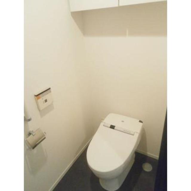 トイレ　※写真は同タイプ住戸です。