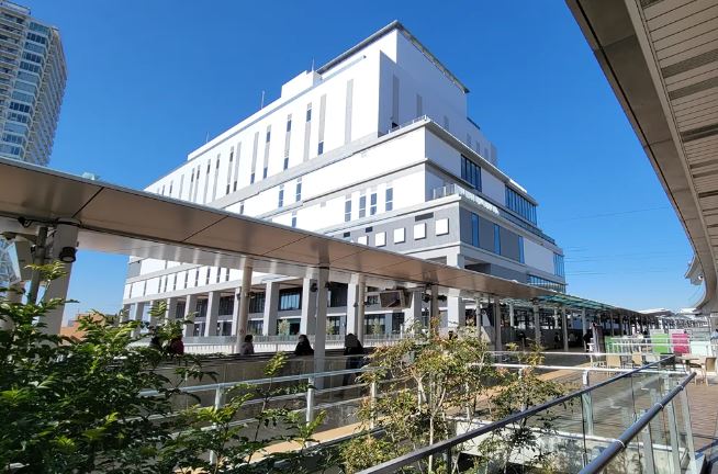 ショッピングセンター　ViNA GARDENS PERCH(ビナ ガーデンズ パー（ショッピングセンター）まで762m