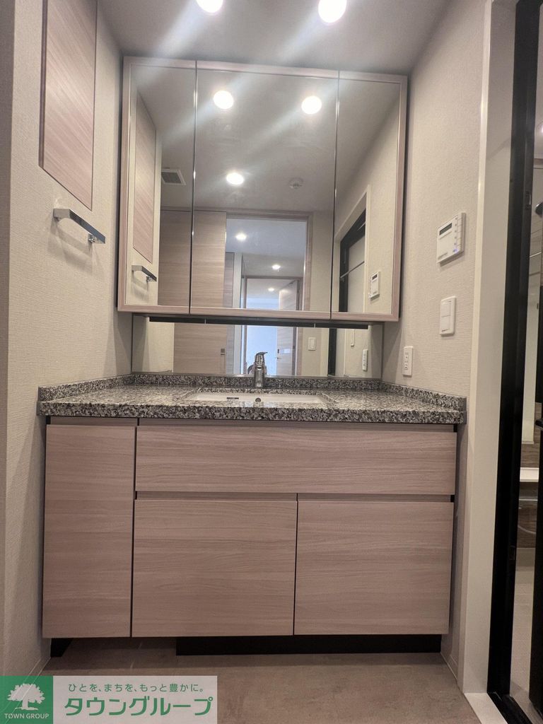 洗面設備　クリーニング前です。