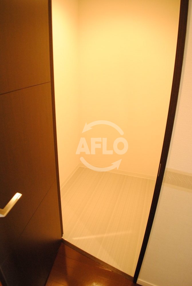 収納　ロイヤルパークスなんば　収納