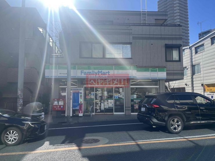 コンビニ　ファミリーマート駒沢自由通り店（コンビニ）まで940m