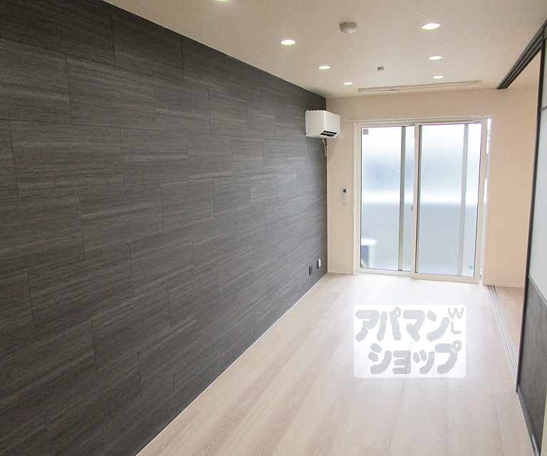 居室・リビング　１０３号室の写真です。