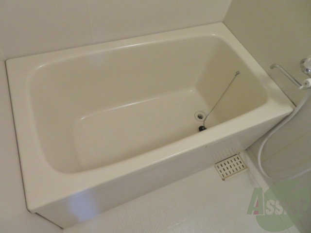 バス・シャワールーム　浴槽があるので、疲れた時はゆっくりと湯船につかりましょう。