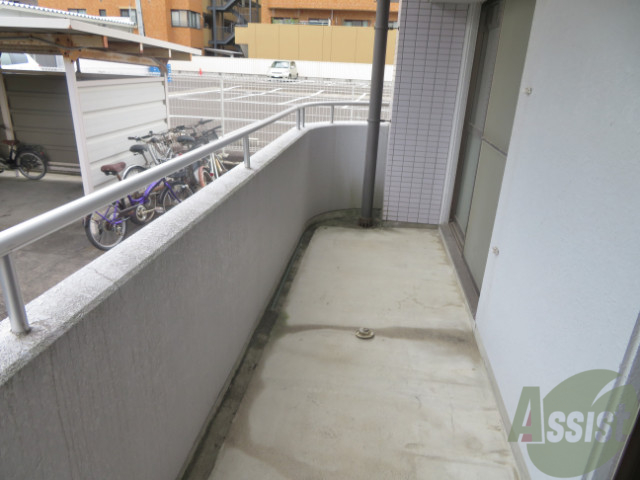 バルコニー　お天気のいい日はバルコニーで洗濯物も干せますよ。